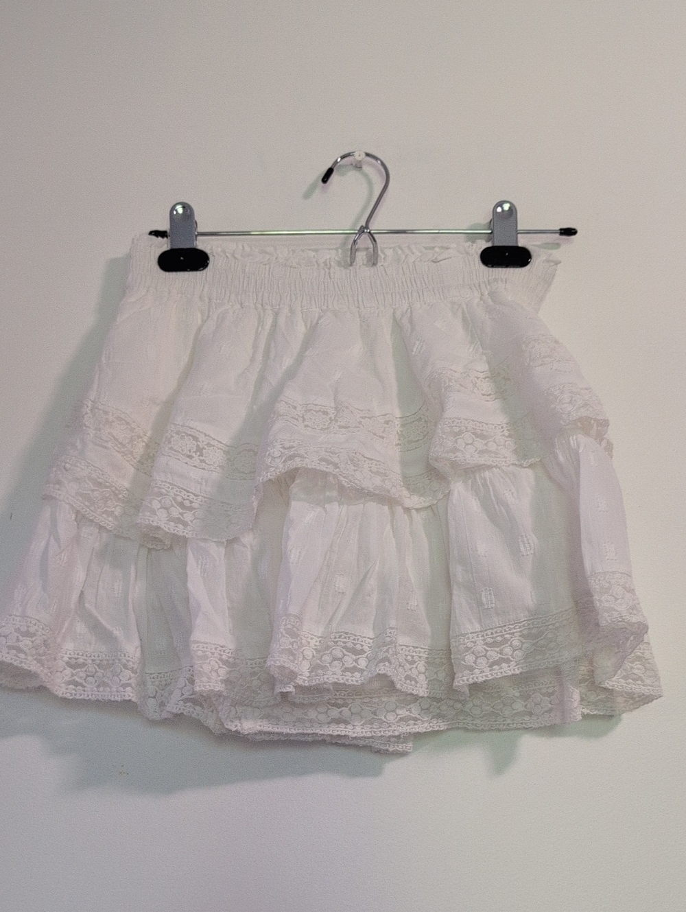 Women's White Tiered Lace Mini Skirt